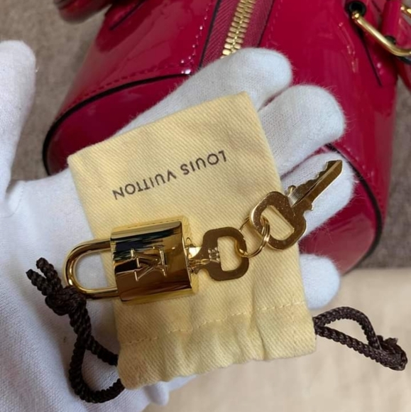 LV Montana Handbag - Picture 8 of 13